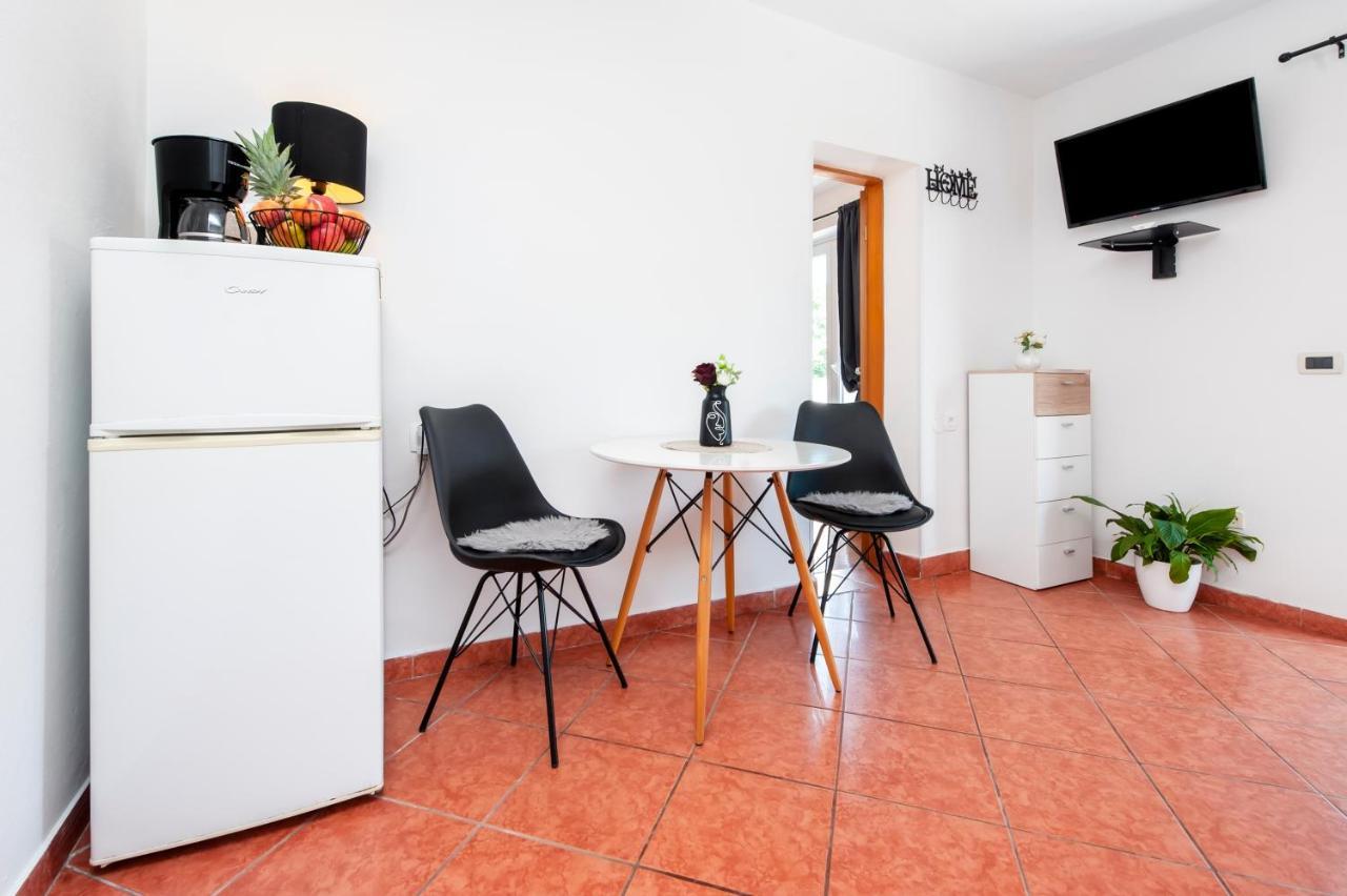 Apartment Biggy Rovigno Esterno foto